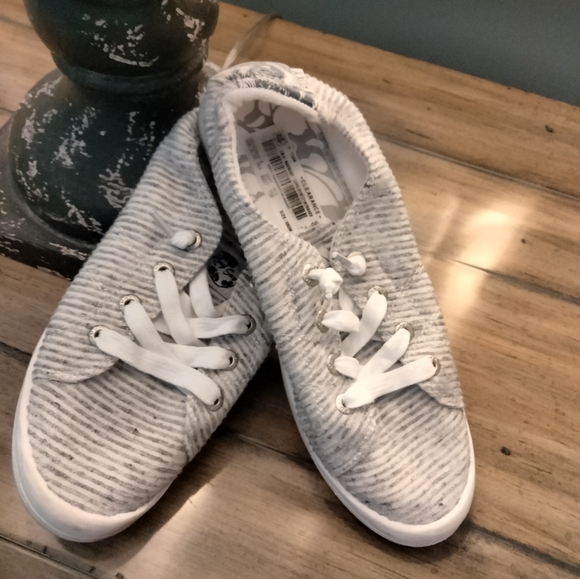 Roxy slip on gym shoes. Grey white stripes sneakers - Picture 1 of 6